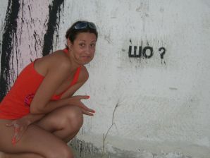 Девушка разделась в компании отдыхающих и показала отличную фигуру. Эскиз 17