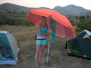 Девушка разделась в компании отдыхающих и показала отличную фигуру. Эскиз 26