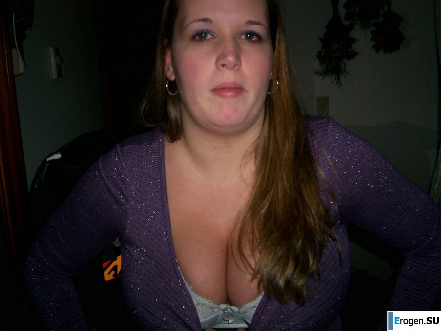 A woman with magnificent forms bared her breasts and had sex. Photo 1