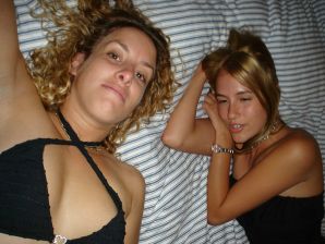 Две блондинки разделись и занялись страстным сексом. Эскиз 13