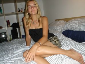 Две блондинки разделись и занялись страстным сексом. Эскиз 18