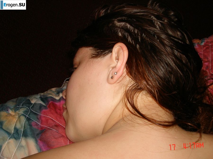 A fluffy girl in a mask spread her legs and had sex. Photo 16