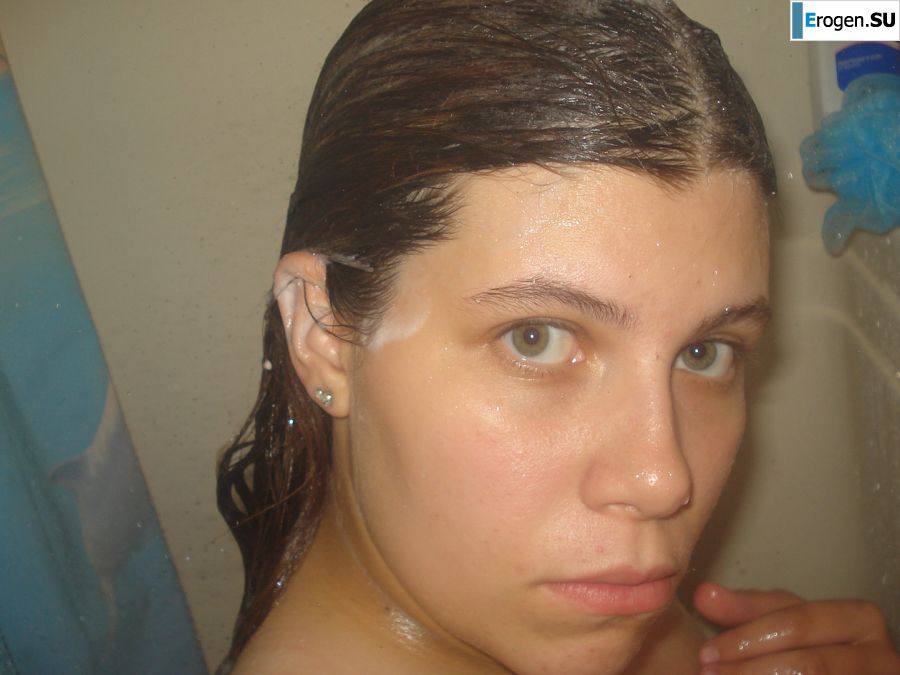 A fluffy girl in a mask spread her legs and had sex. Photo 9