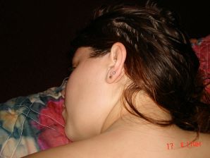 A fluffy girl in a mask spread her legs and had sex. Thumb 16