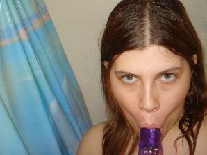 A fluffy girl in a mask spread her legs and had sex. Thumb 5