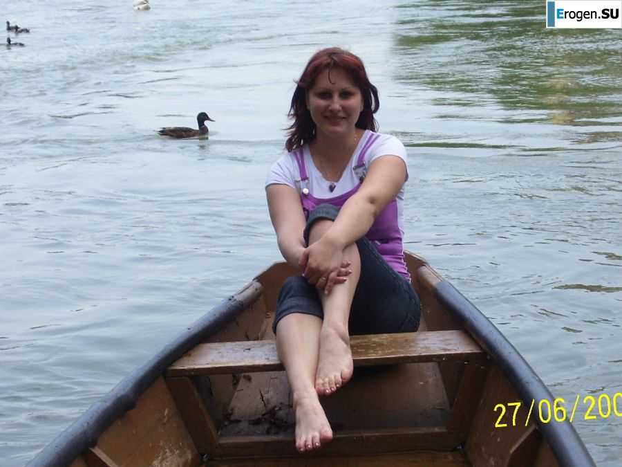 Country girl posing in white panties in front of a mirror. Photo 12