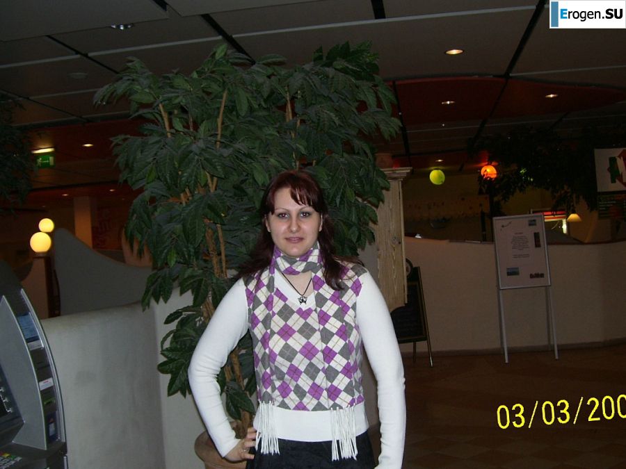 Country girl posing in white panties in front of a mirror. Photo 2