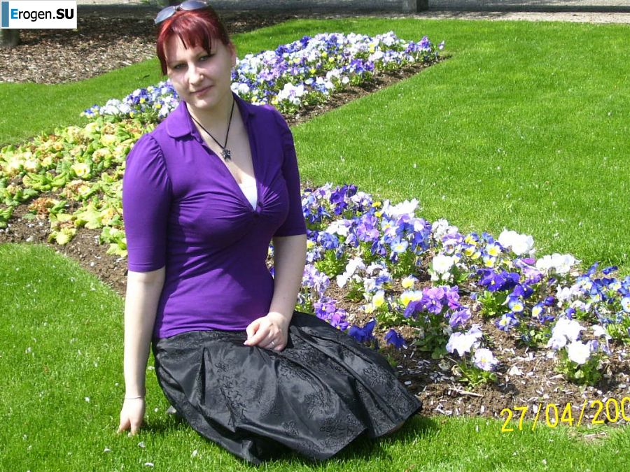 Country girl posing in white panties in front of a mirror. Photo 3