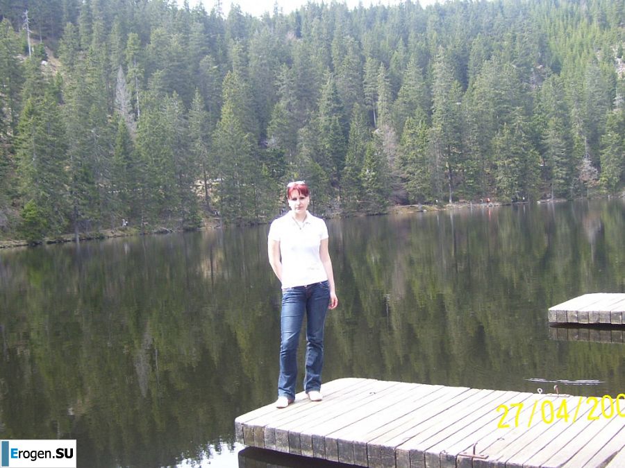 Country girl posing in white panties in front of a mirror. Photo 4