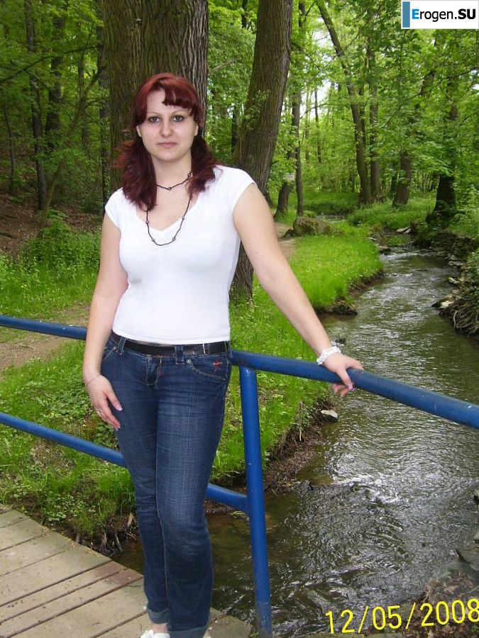 Country girl posing in white panties in front of a mirror. Photo 8