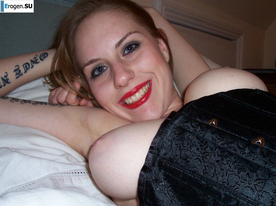 A fragile girl in a corset tied to a bed. Photo 27