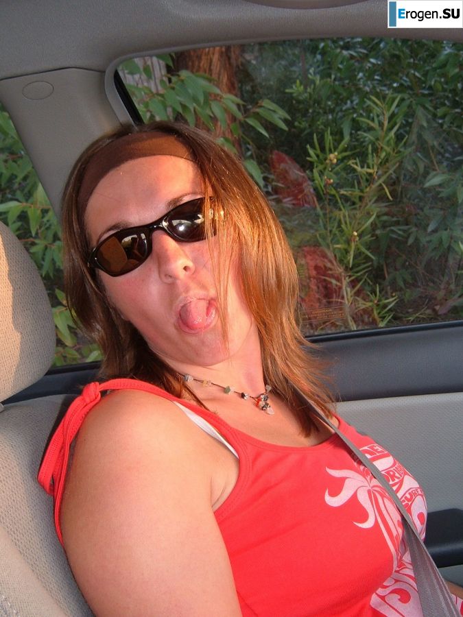 Женщина раздвигает ноги на кровати и в ванной. Часть 2. Фото 38