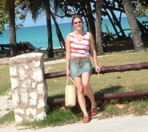 Женщина раздвигает ноги на кровати и в ванной. Часть 2. Эскиз 1