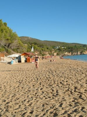 Женщина раздвигает ноги на кровати и в ванной. Часть 2. Эскиз 19