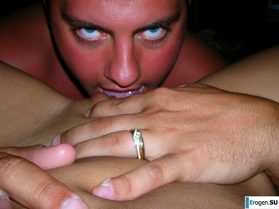 A guy licks his girlfriend's pussy on vacation. Photo 6