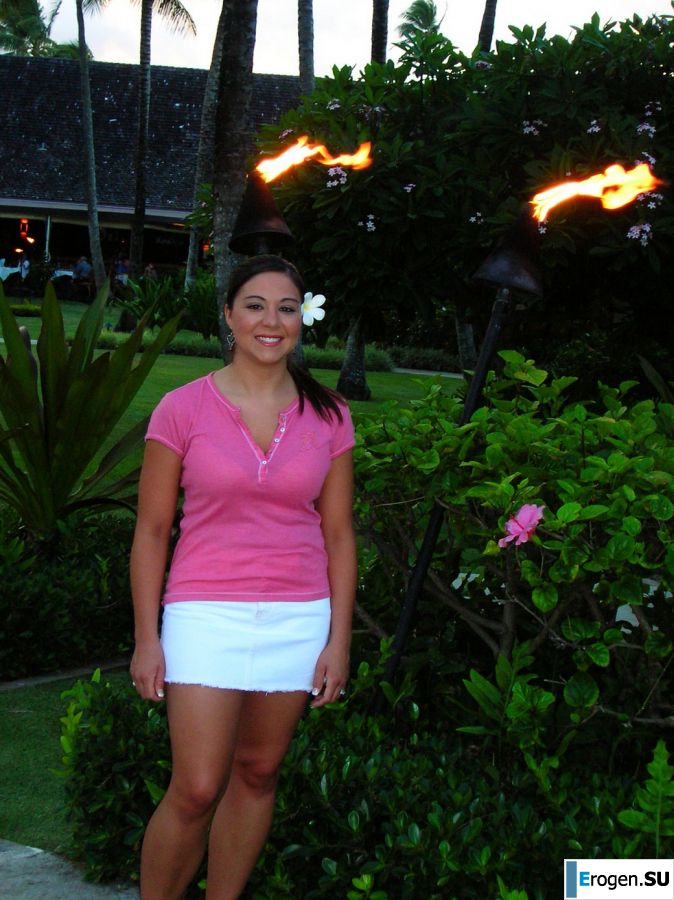 A guy licks his girlfriend's pussy on vacation. Photo 8