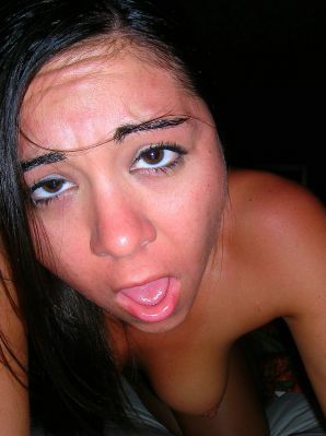 A guy licks his girlfriend's pussy on vacation. Thumb 26