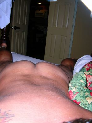 A guy licks his girlfriend's pussy on vacation. Thumb 39