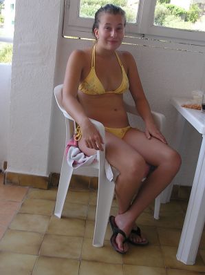 A sports student undressed on the beach and swam naked. Part 2. Thumb 5