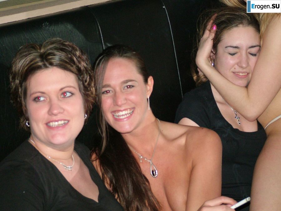 Slender girls light up at a sex party by the pool. Part 2. Photo 20