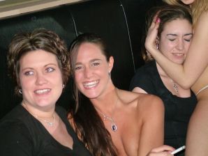 Стройные девушки зажигают на секс вечеринке у бассейна. Часть 2. Эскиз 20