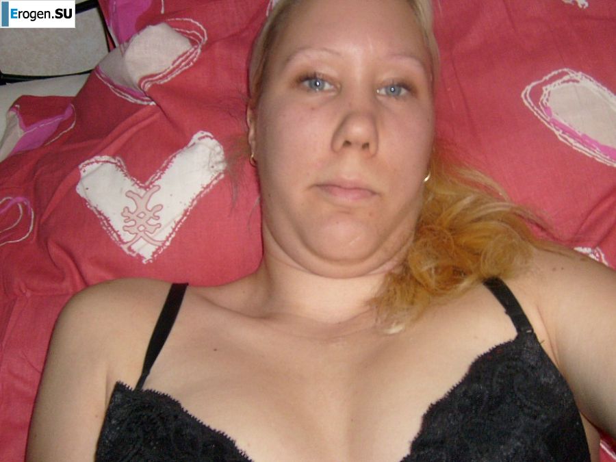 The blonde opened her labia and showed a wet vagina. Photo 21