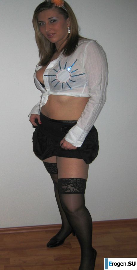 Appetizing sultry slut fingering the nipple in the bathroom. Photo 4