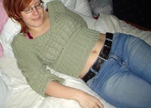 Рыжая студентка в очках раздвинула ноги в кружевных чулках и показала письку. Эскиз 25