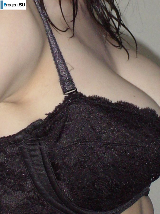Asian took off her bra and panties and showed her fluffy and boobs. Photo 12