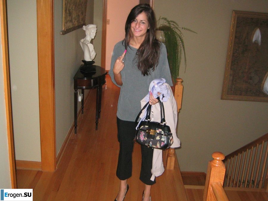 Восточная малышка развлекается со своим парнем голая. Фото 3