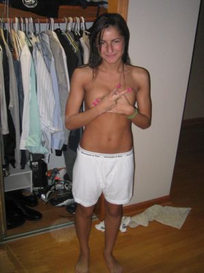 Восточная малышка развлекается со своим парнем голая. Эскиз 4