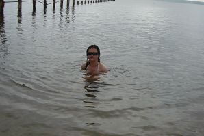 Сексуальная брюнетка с просвечивающимися сквозь кофточку сосками. Эскиз 29