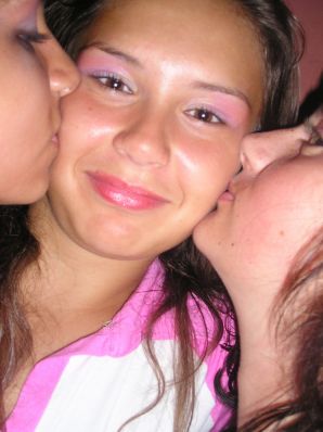 Сексуальная брюнетка с просвечивающимися сквозь кофточку сосками. Эскиз 43