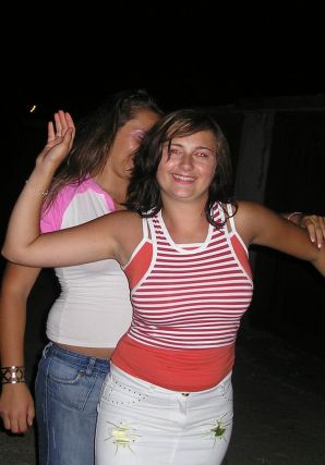 Сексуальная брюнетка с просвечивающимися сквозь кофточку сосками. Эскиз 44