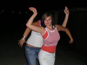 Сексуальная брюнетка с просвечивающимися сквозь кофточку сосками. Эскиз 45