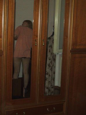 Высокая блондинка с широкими бедрами разделась дома и показала сиськи. Эскиз 27