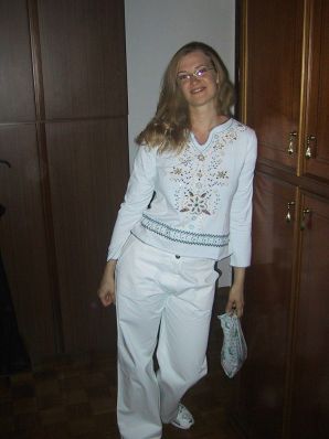 Высокая блондинка с широкими бедрами разделась дома и показала сиськи. Эскиз 34