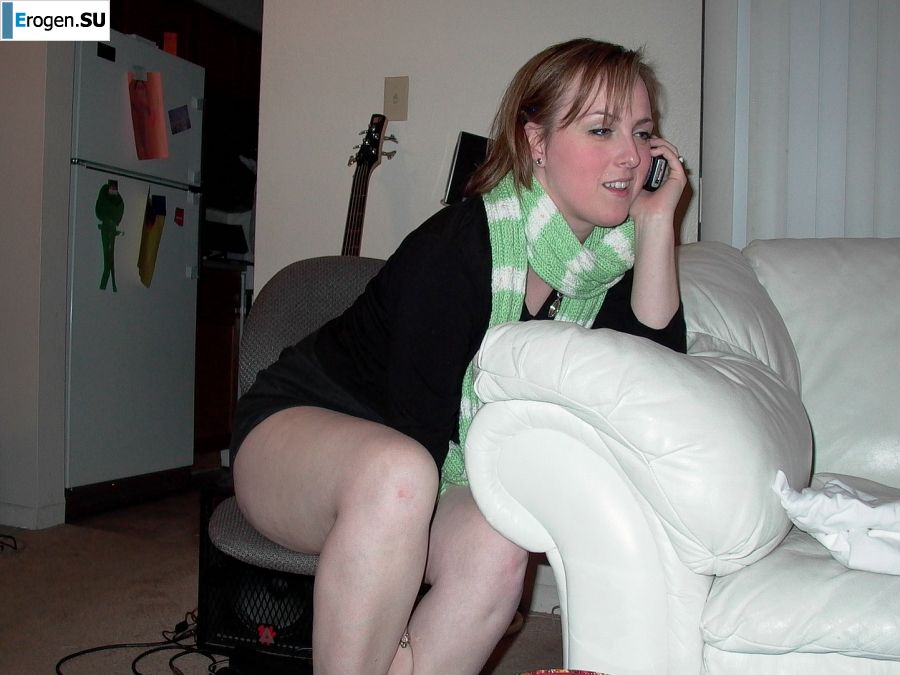 A mature woman with small breasts pleases herself with a finger. Photo 4