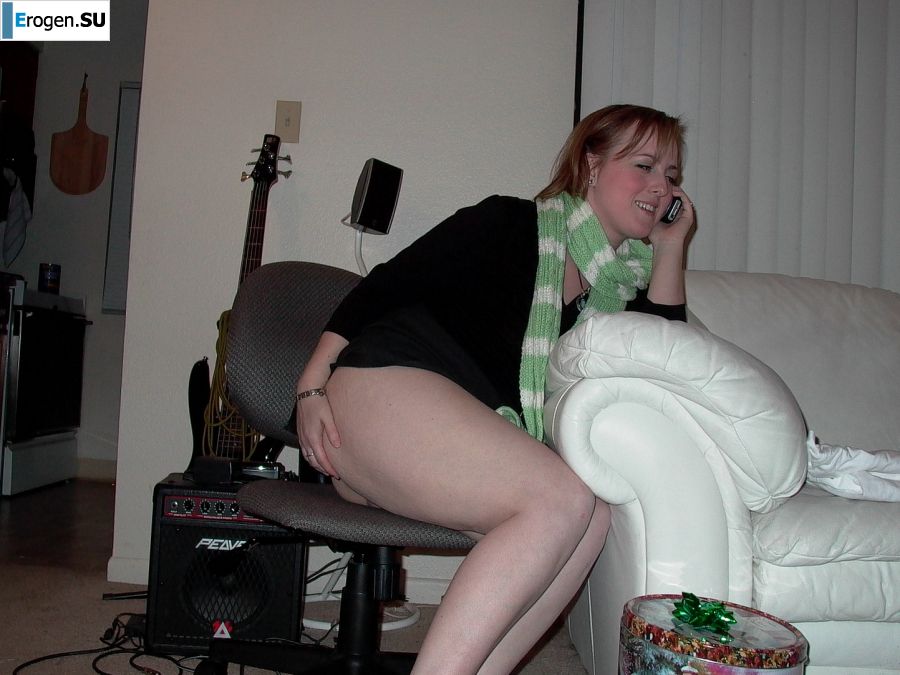 A mature woman with small breasts pleases herself with a finger. Photo 6