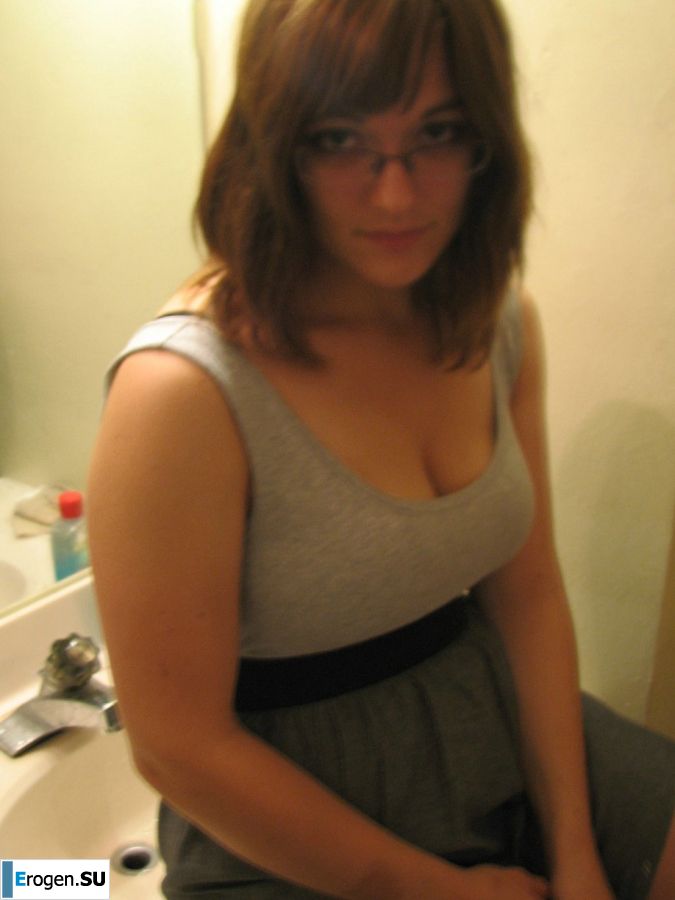 A girl with large breasts poses in clothes and then undresses. Part 2. Photo 13