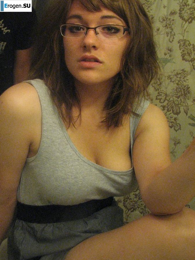 A girl with large breasts poses in clothes and then undresses. Part 2. Photo 16