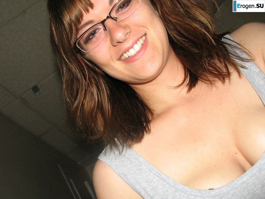 A girl with large breasts poses in clothes and then undresses. Part 2. Photo 18