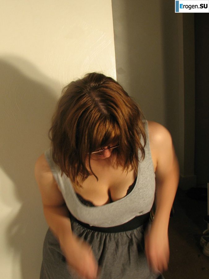 A girl with large breasts poses in clothes and then undresses. Part 2. Photo 25