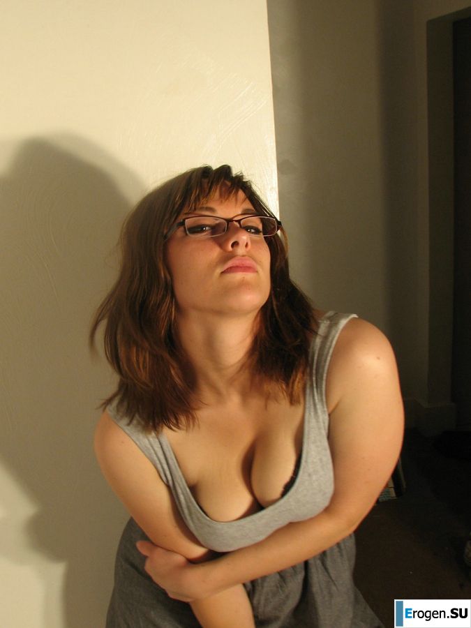 A girl with large breasts poses in clothes and then undresses. Part 2. Photo 26