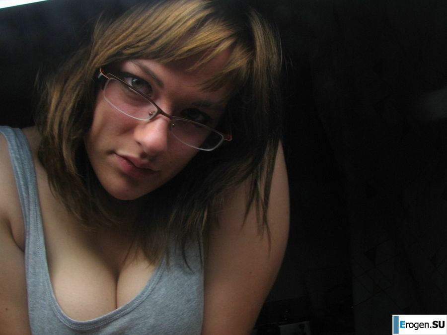 A girl with large breasts poses in clothes and then undresses. Part 2. Photo 28