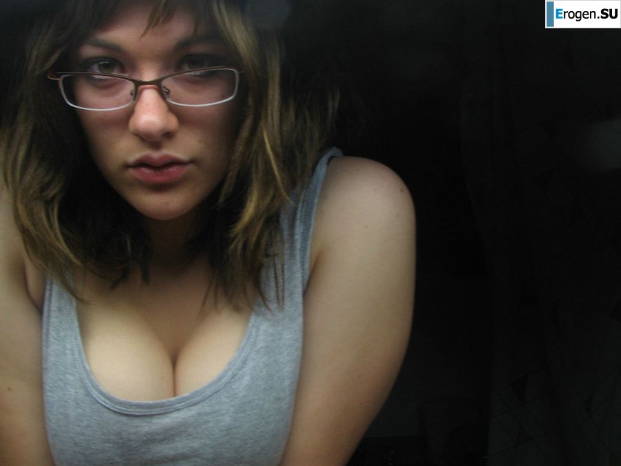 A girl with large breasts poses in clothes and then undresses. Part 2. Photo 31