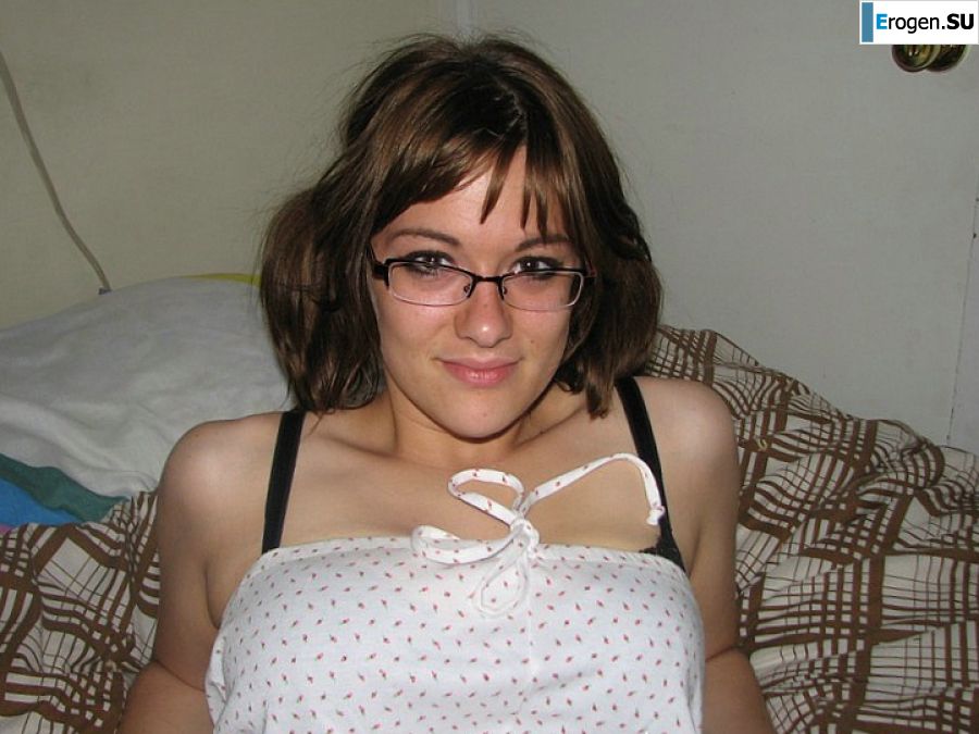 A girl with large breasts poses in clothes and then undresses. Part 2. Photo 46