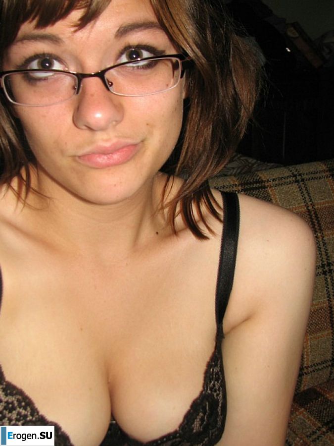 A girl with large breasts poses in clothes and then undresses. Part 2. Photo 48