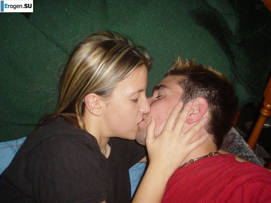 Молодую студентку с татуировками застали спящей после вечеринки. Фото 3