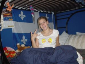 Молодую студентку с татуировками застали спящей после вечеринки. Эскиз 10